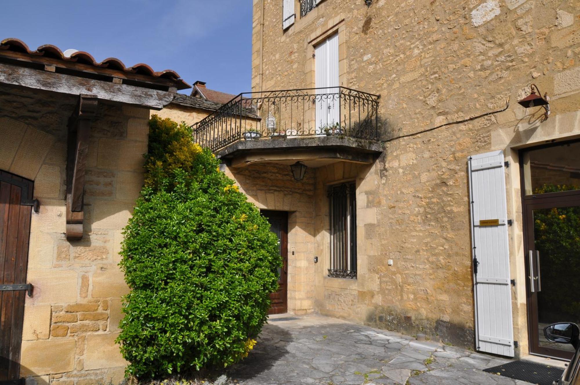 Appartement La Couronne Sarlat-La-Caneda Exterior photo